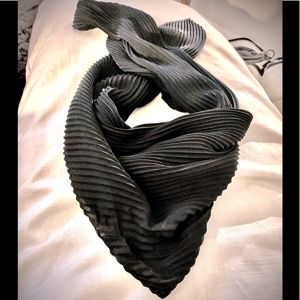 Silk ribbed black bandana